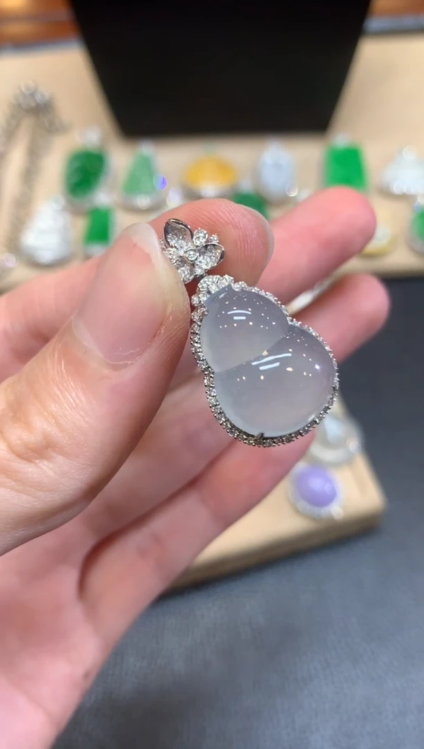 翡翠18K金镶嵌颈饰葫芦【无服务费】