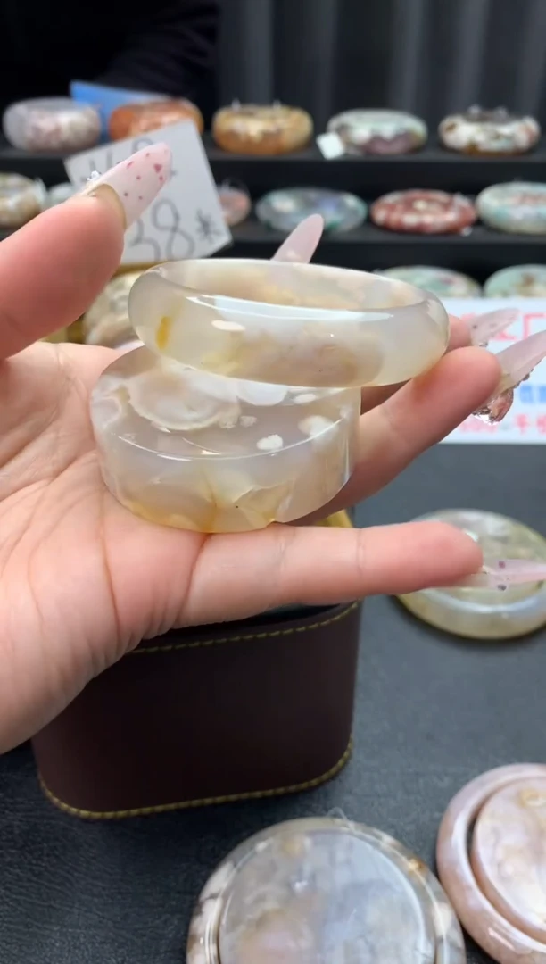 未镶嵌手镯石英质玉（54圈口）赠送镯心