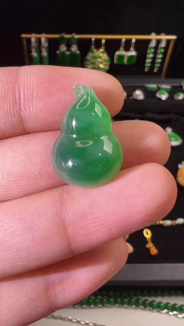 吊坠(不含链)未镶嵌翡翠高冰阳绿裸件葫芦