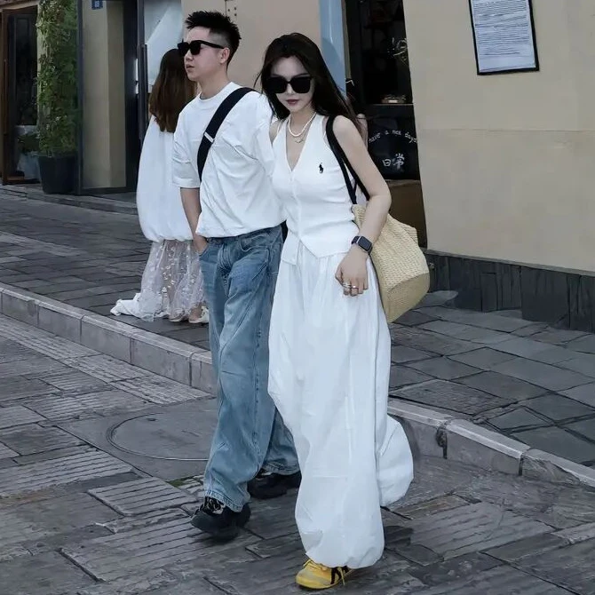 夏季新款洋气衣服女装时尚辣妹外穿白色背心气质显瘦时尚休闲裤子