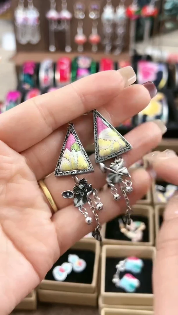 【闪购商品】织绣民族风老绣饰品200