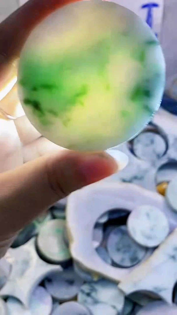 裸石翡翠纯天然翡翠A货67