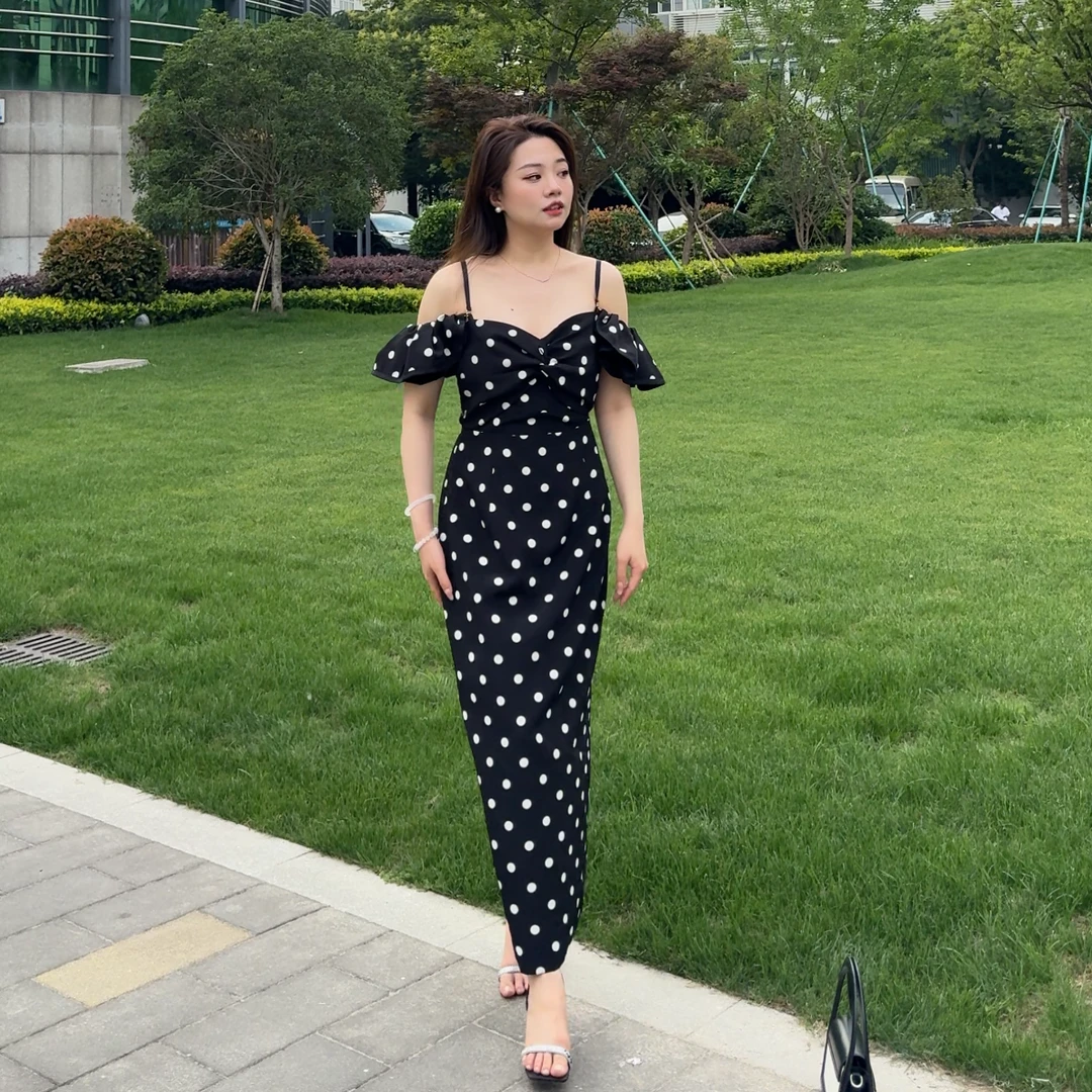 法式黑色波点度假连衣裙温柔气质纯欲慵懒风女装收腰新款