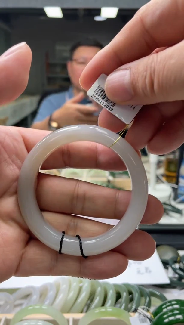 【闪购商品】和田玉手镯未镶嵌编码2933 圈口54-55