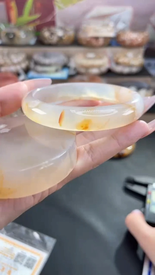 未镶嵌手镯石英质玉62
