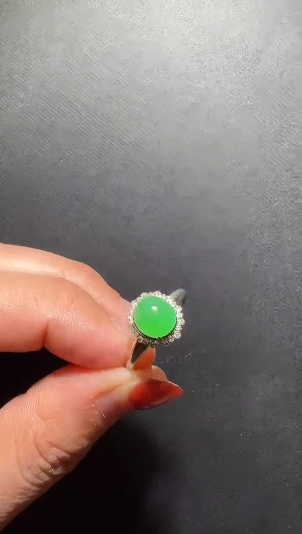 18K金镶嵌戒指翡翠翡翠蛋面戒指