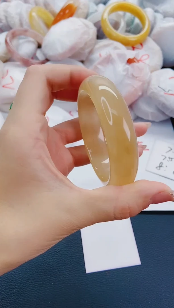 石英质玉手镯未镶嵌M66-56-57