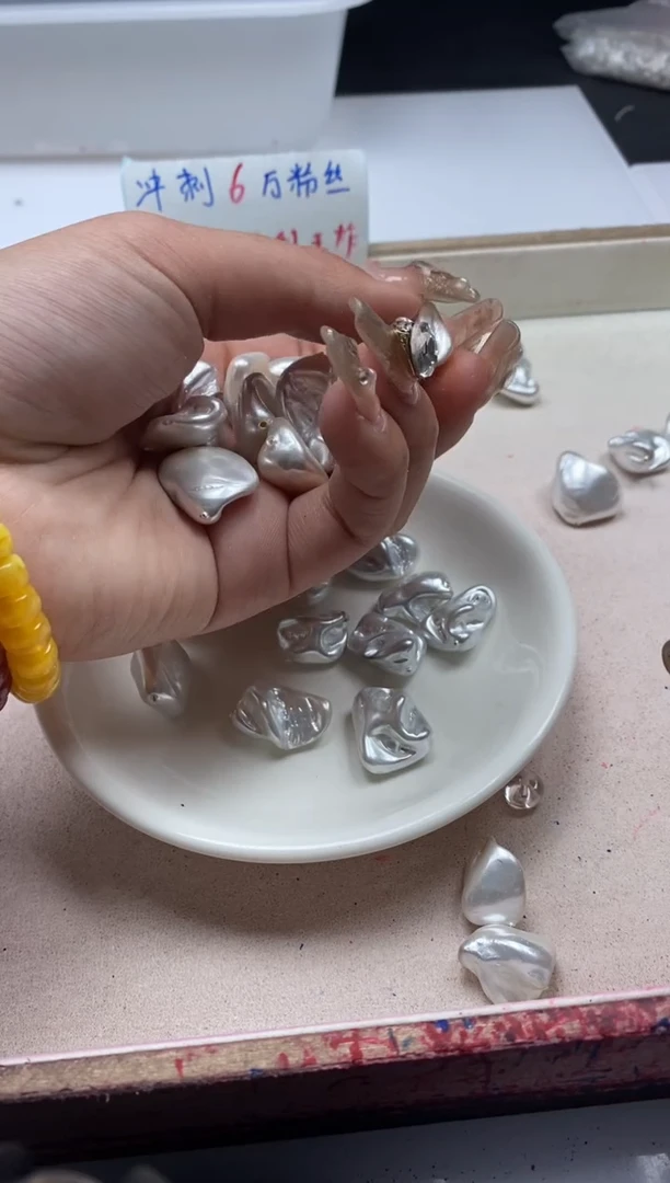 【闪购商品】淡水珍珠颈饰未镶嵌W282巴*洛克*4颗