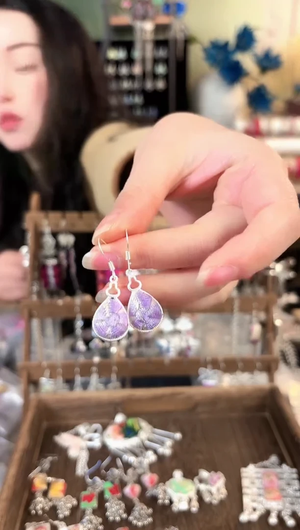 彩云南阁非遗老绣苗银饰品134