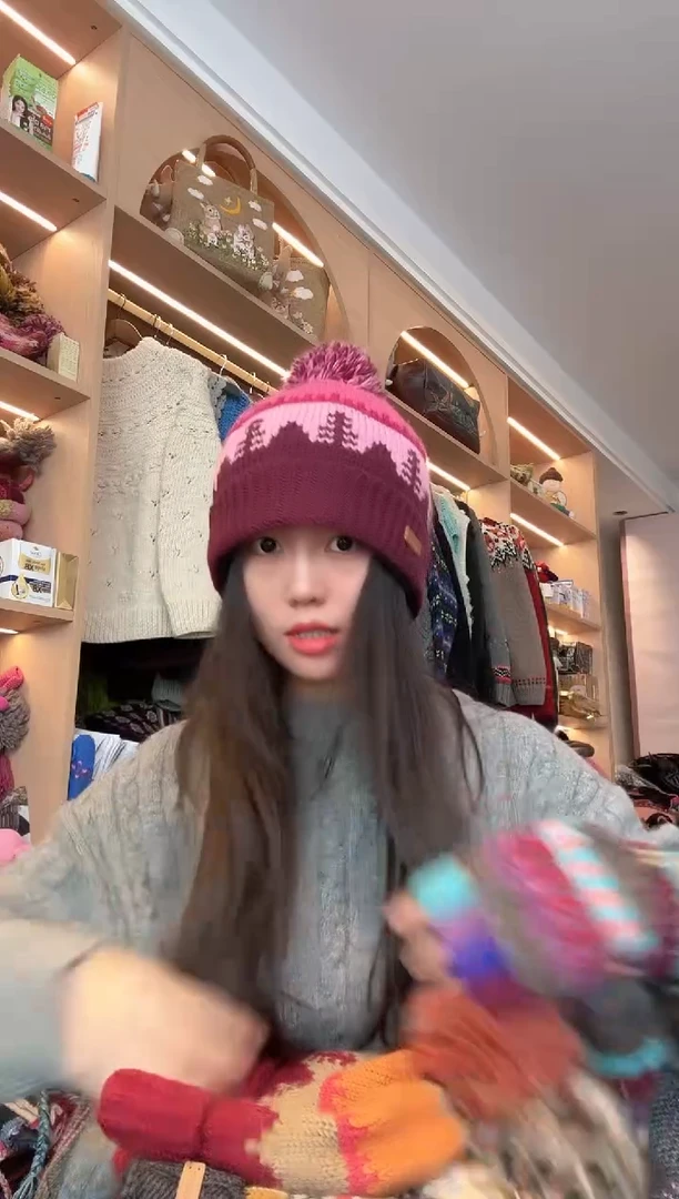 羊毛粉紫翻边小树帽