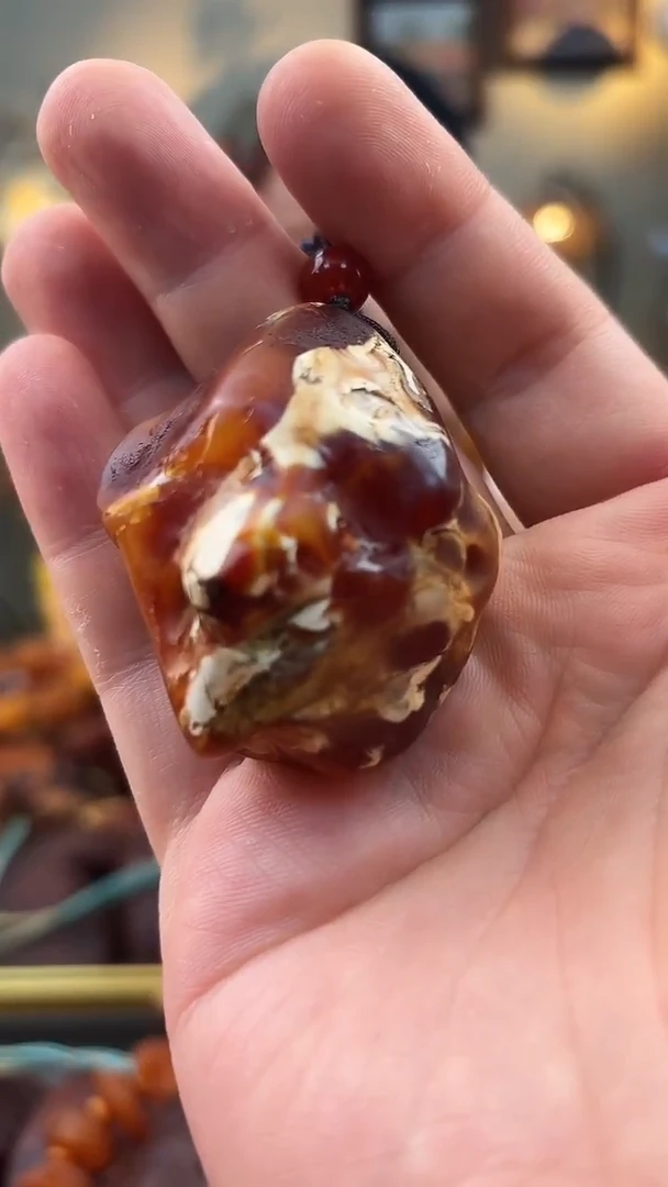 未镶嵌颈饰琥珀挂件