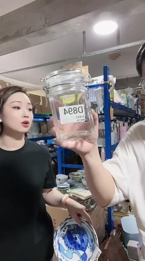 瓷片进口家用百货1L密封罐带金属扣D894