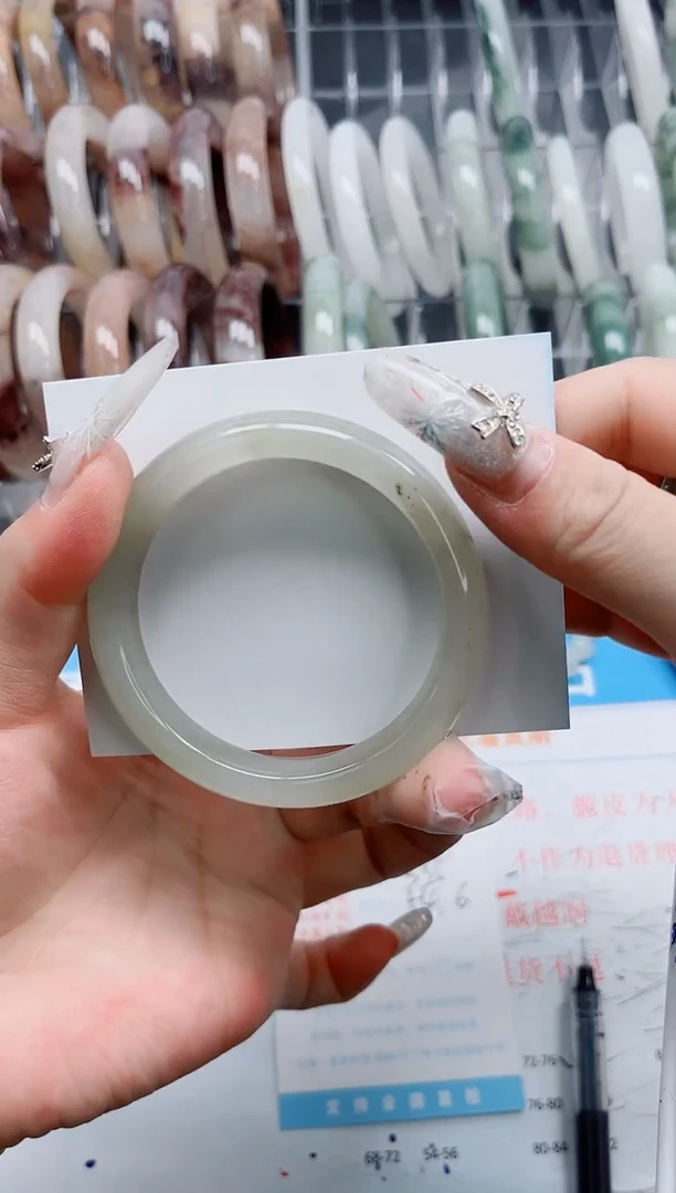 【闪购商品】石英质玉手镯未镶嵌A335-54.6