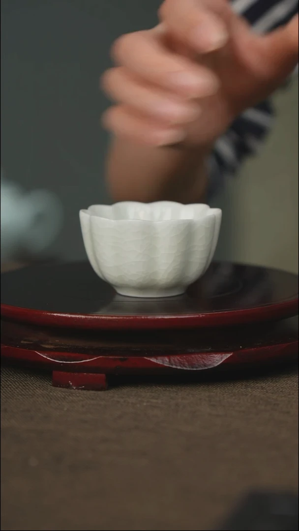 玉青 莲口杯 带底款
