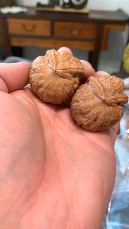 【闪购商品】文玩核桃吊坠兔子耳朵元宝核桃