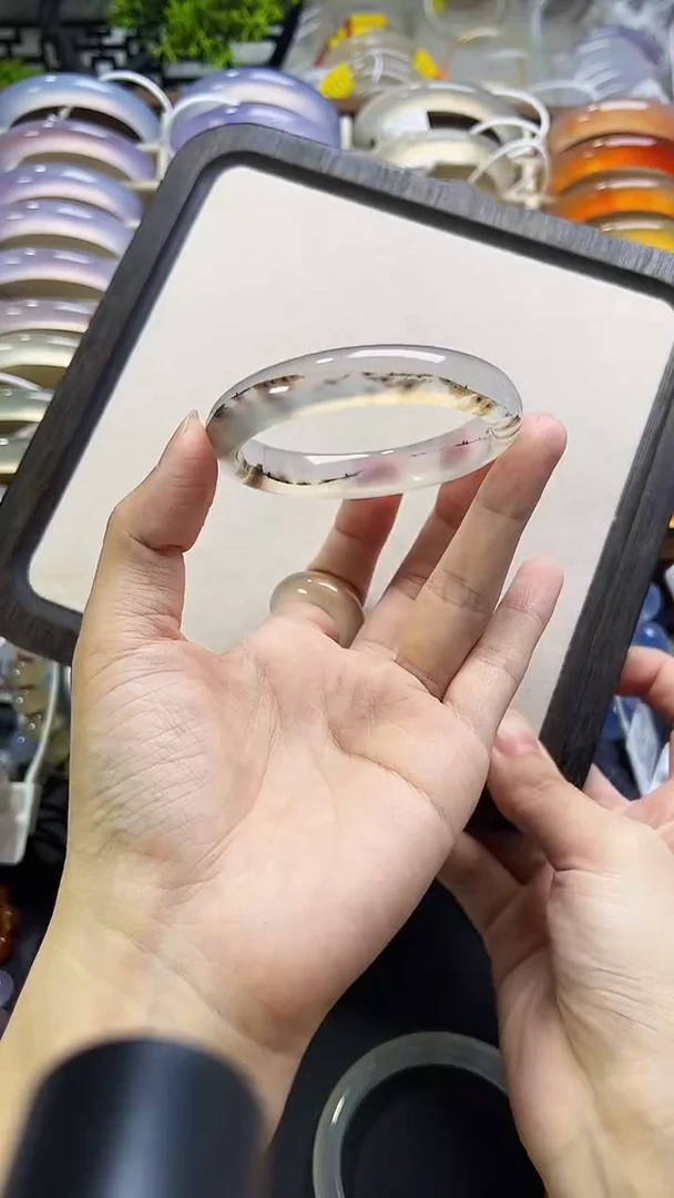 手镯玛瑙/玉髓未镶嵌马料草花54圈口