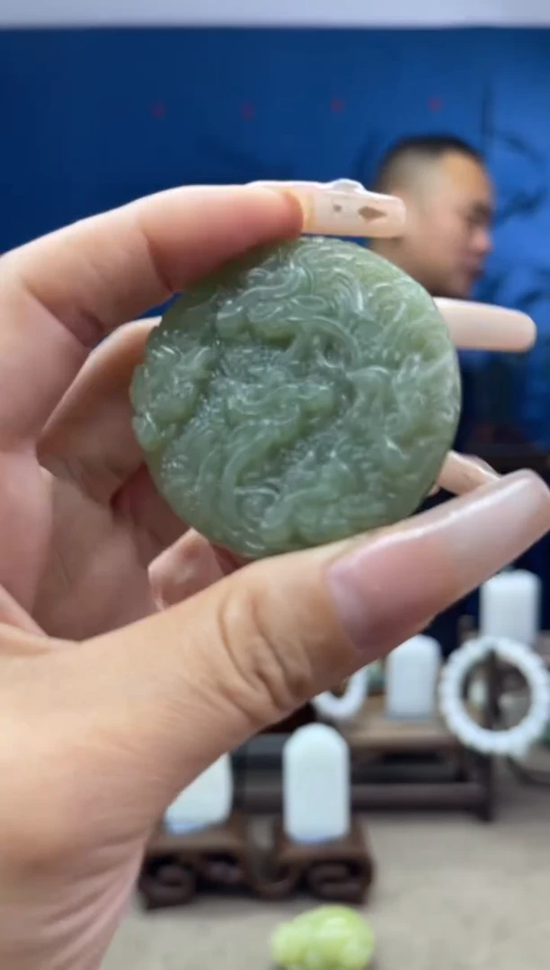 和田玉未镶嵌颈饰1
