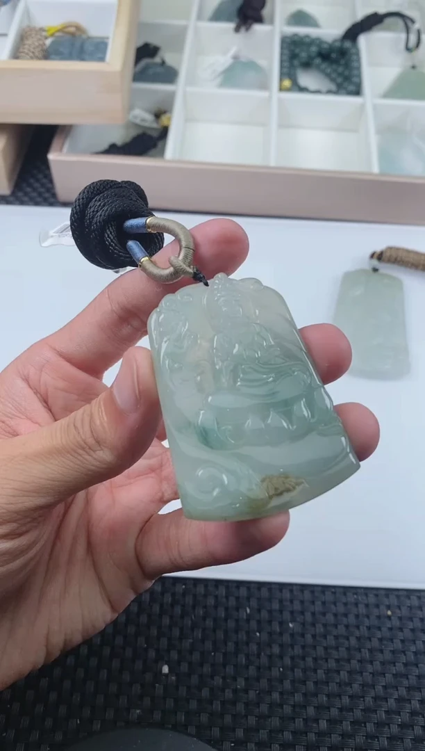 翡翠未镶嵌颈饰