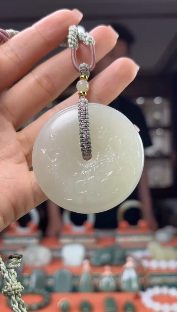 和田玉未镶嵌颈饰佩佩