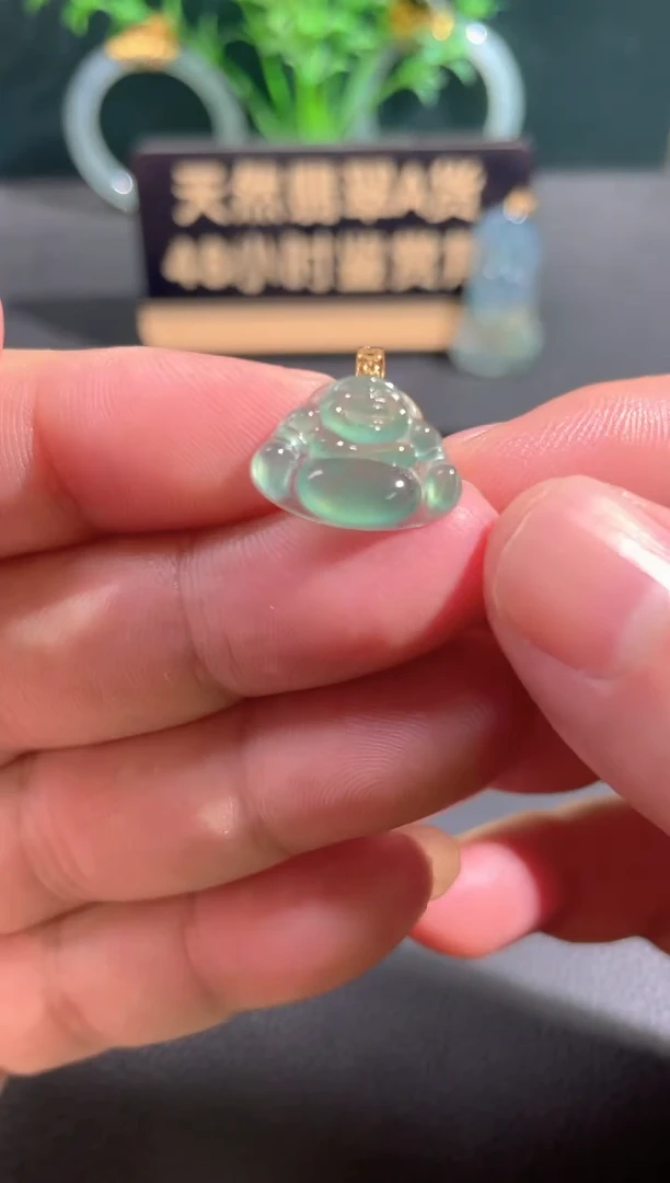 翡翠18K金镶嵌颈饰翡翠