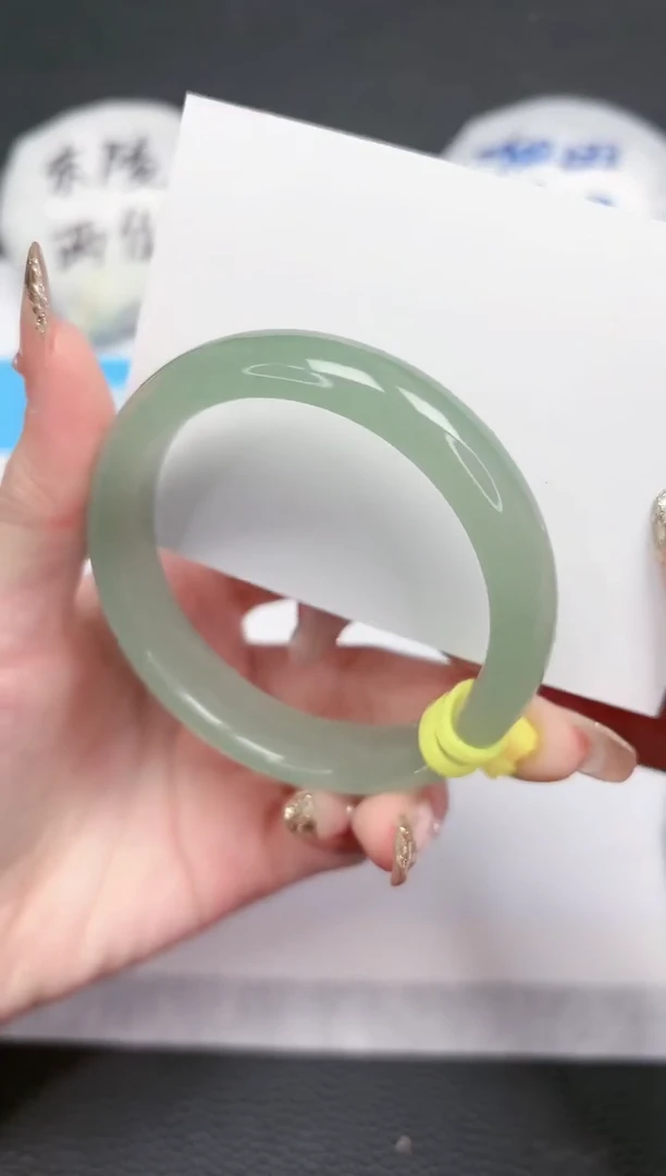 【闪购商品】石英质玉手镯未镶嵌69-54.4