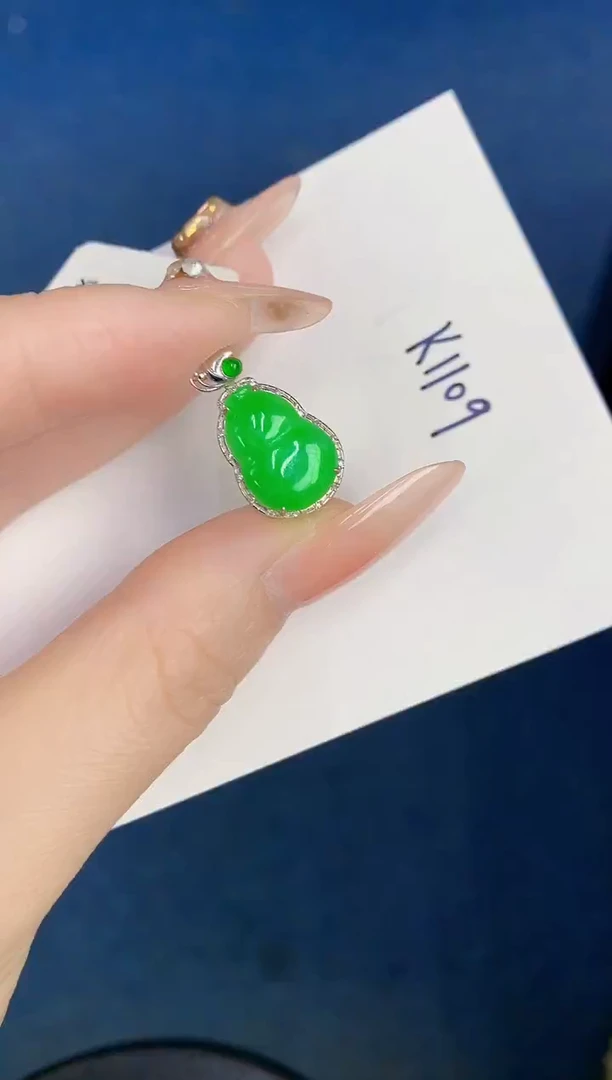 颈饰18K金镶嵌翡翠缅甸天然翡翠A货