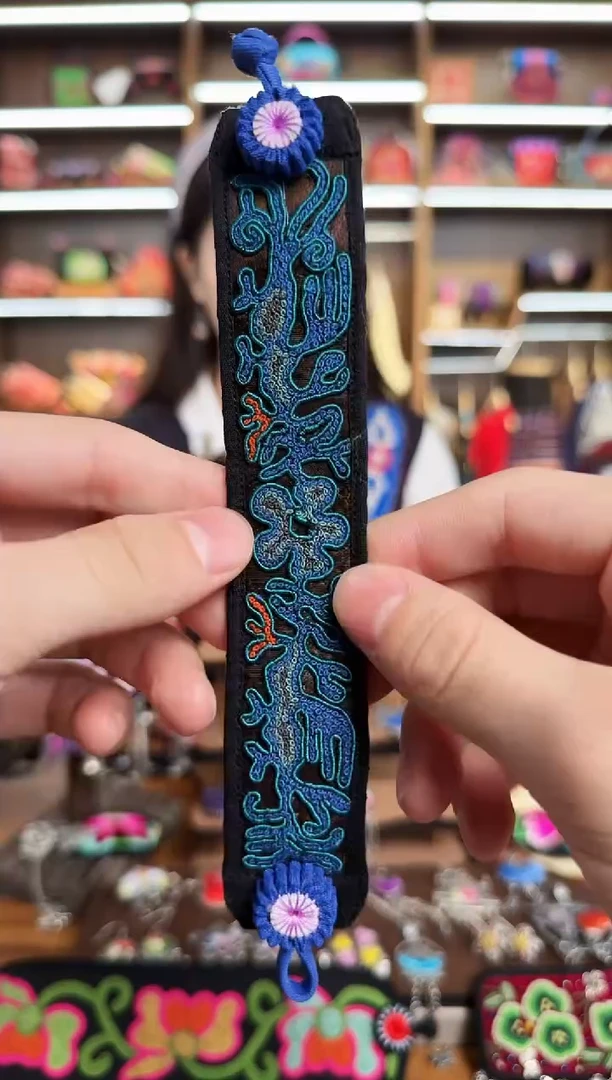 【闪购商品】织绣45蒙阿苏苗绣传承