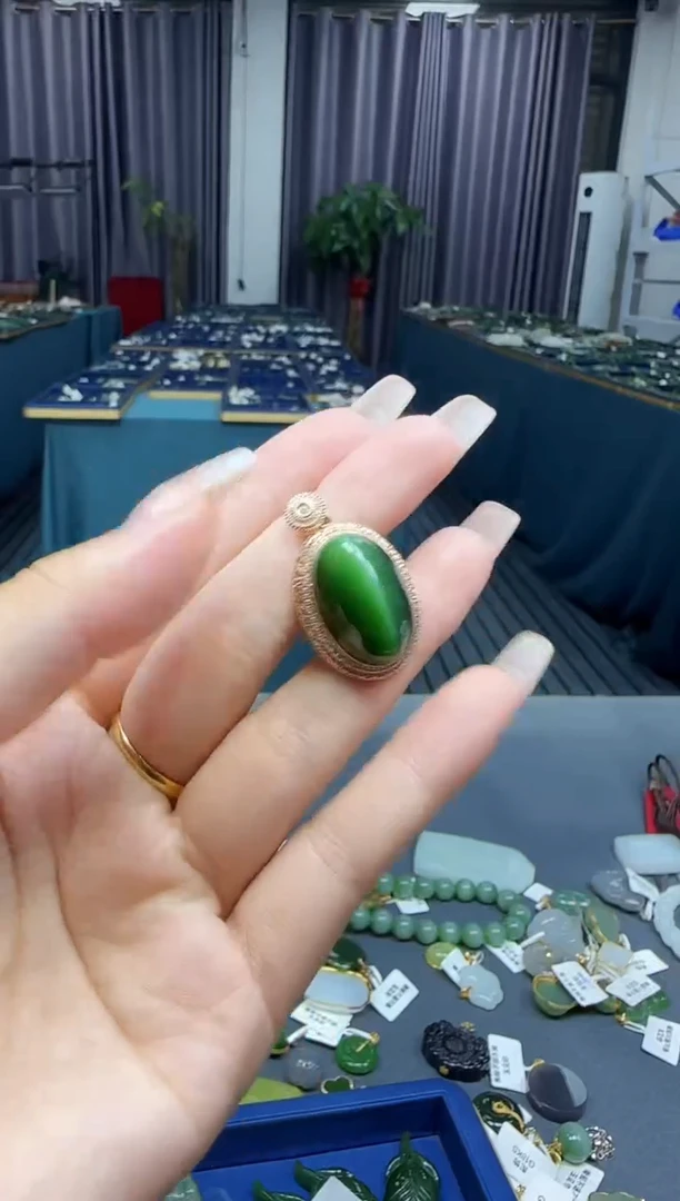 和田玉18K金镶嵌挂件1