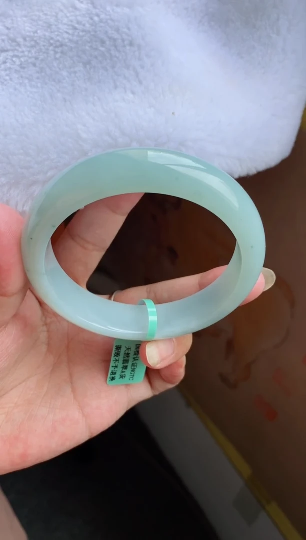翡翠手镯未镶嵌（血漏）老坑宽版冰胶天空蓝8号有细纹