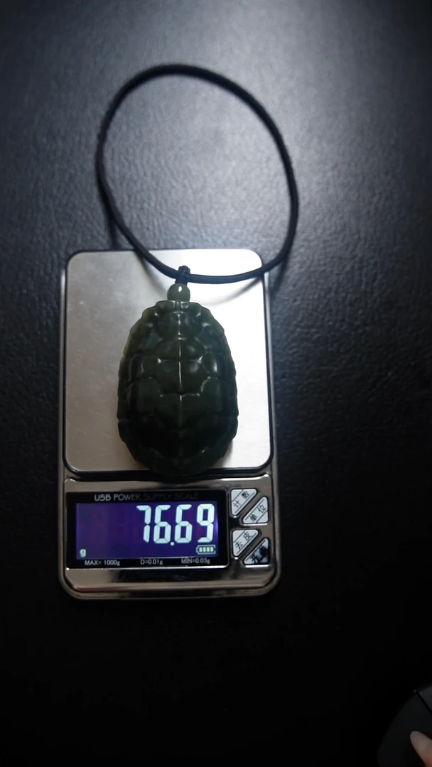 颈饰未镶嵌和田玉富甲一方