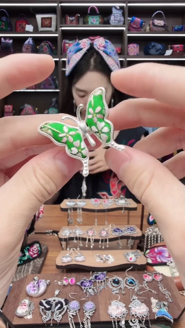 织绣57蒙阿苏苗绣传承旗舰店