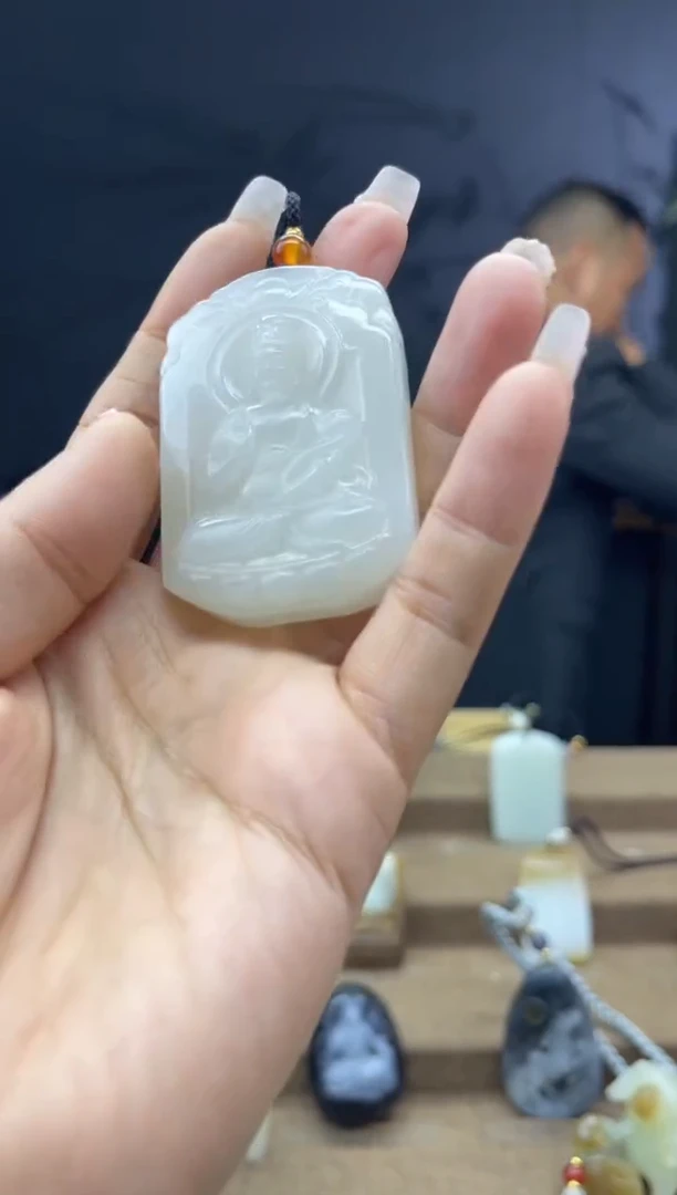 颈饰未镶嵌和田玉1