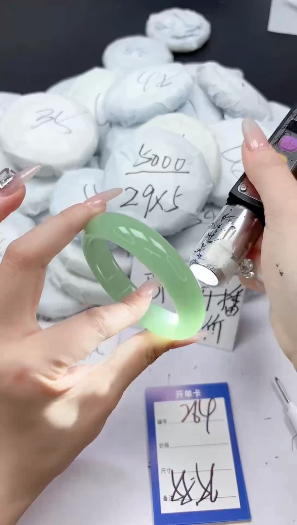 未镶嵌手镯石英质玉264/5556