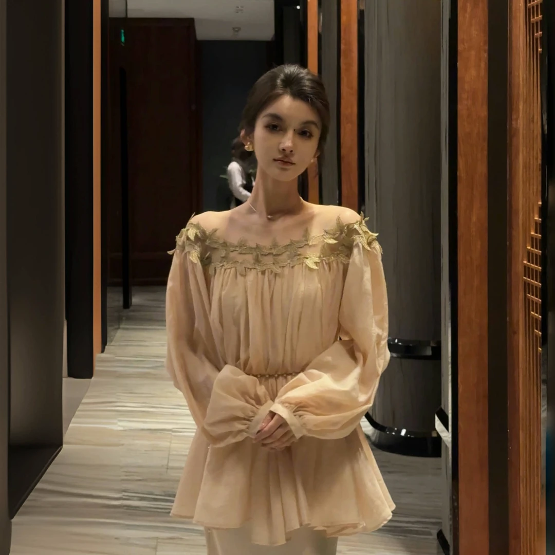 一块冰儿【海棠短款】气质一字肩喇叭袖宽松收腰上衣LB-037