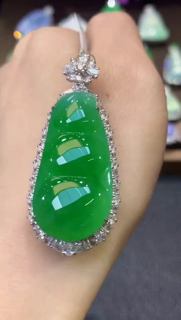 吊坠(不含链)18K金镶嵌翡翠D72