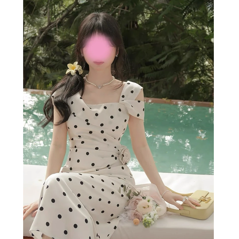 花栗鼠小姐法式立体花朵收腰连衣裙女夏季新款温柔风气质显瘦长裙