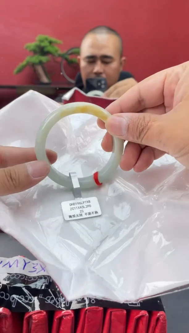未镶嵌手镯翡翠翡翠手镯（微瑕）3