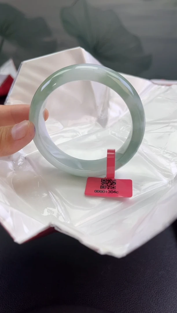 翡翠手镯未镶嵌翡翠手镯2