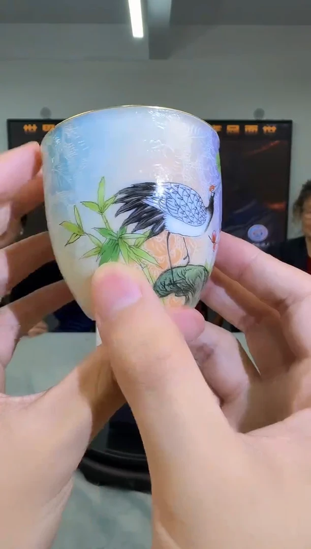 杯子D10/白底渐变扒花仙鹤杯————