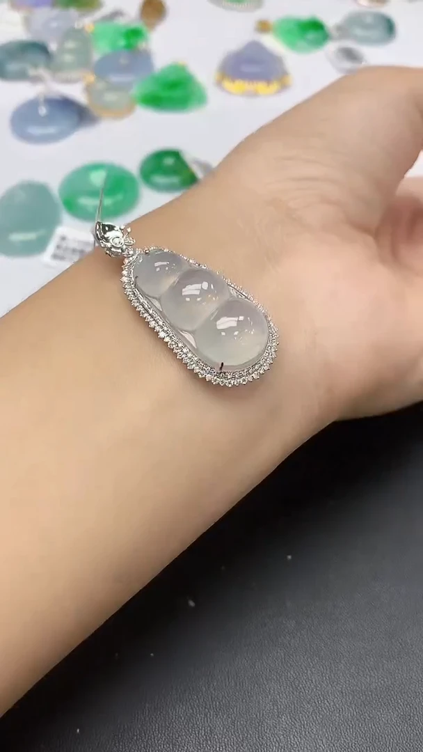 翡翠18K金镶嵌颈饰天然缅甸a货翡翠