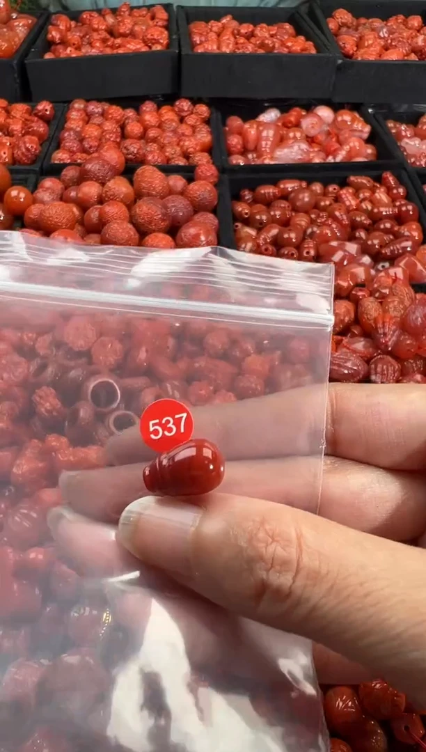 南红玛瑙未镶嵌颈饰1