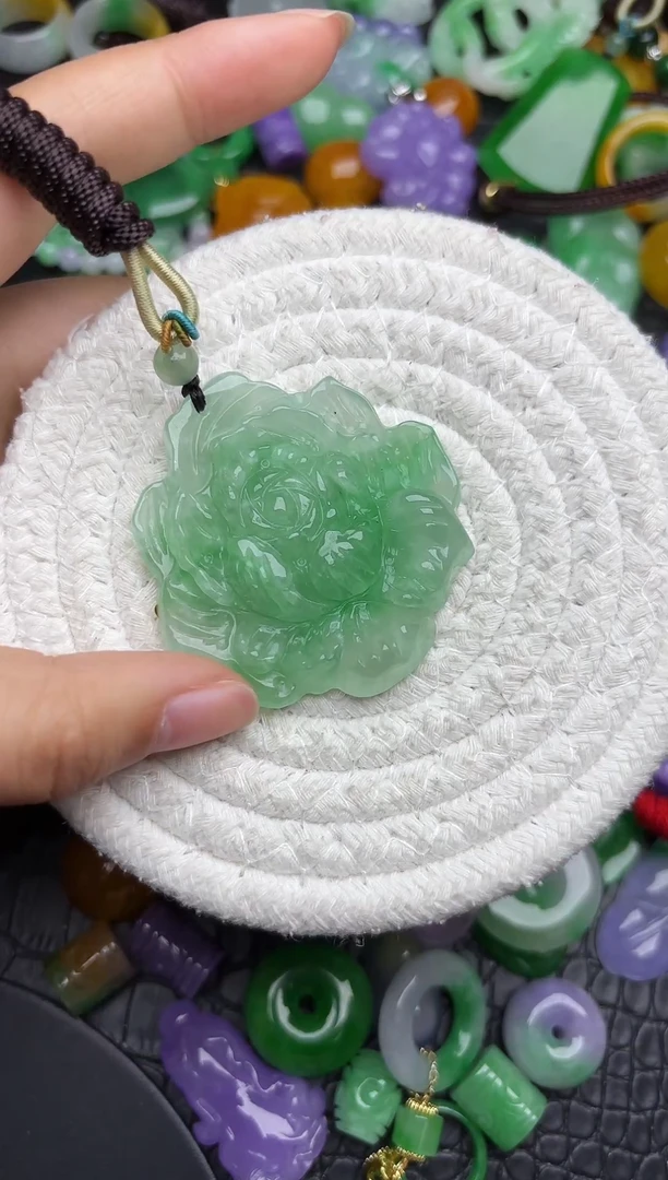 颈饰未镶嵌翡翠缅甸翡翠吊坠