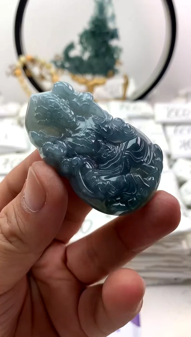 翡翠未镶嵌颈饰观音