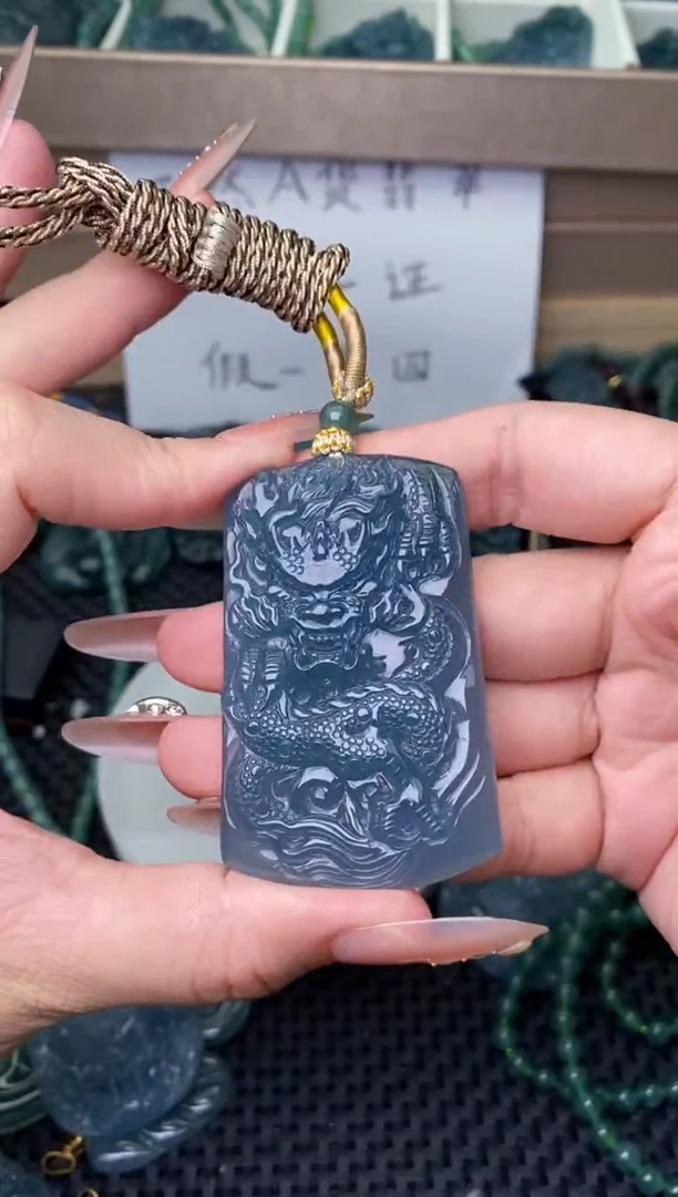 翡翠未镶嵌颈饰