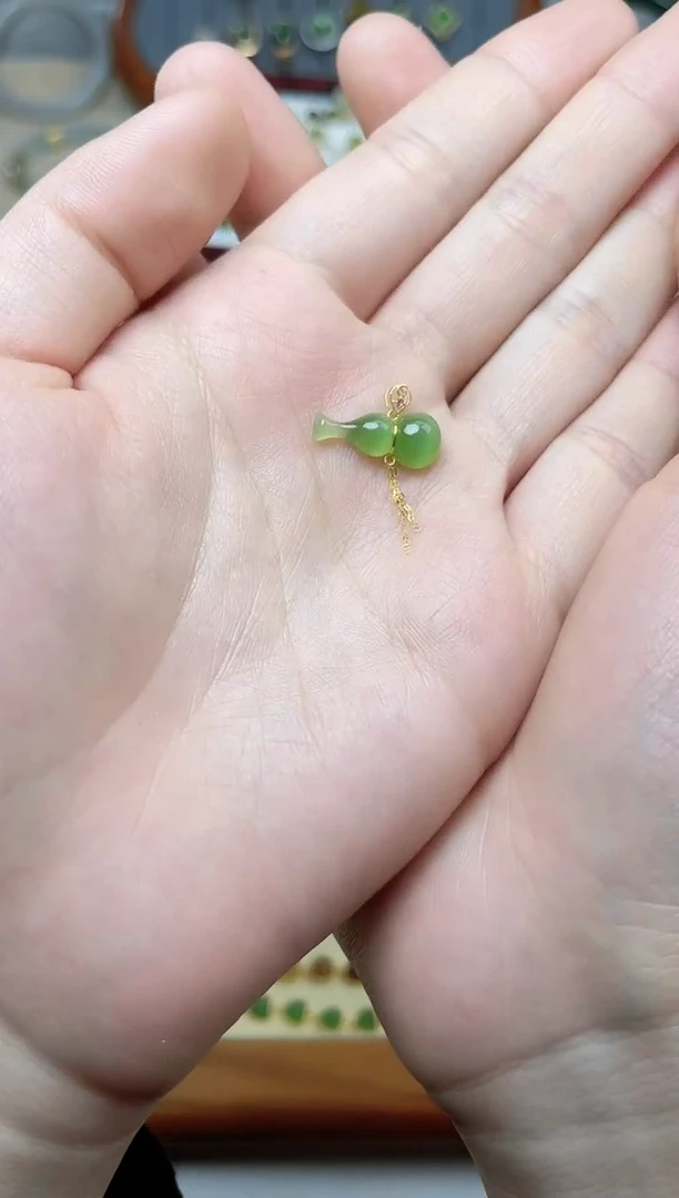 【闪购商品】和田玉颈饰18K金镶嵌06葫芦吊坠