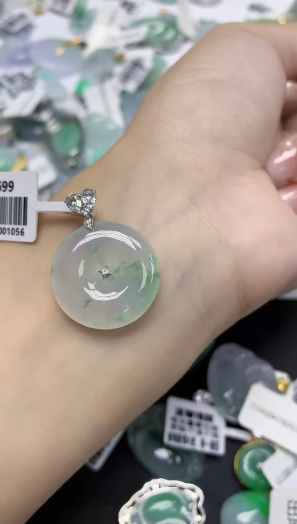 颈饰18K金镶嵌翡翠天然缅甸翡翠A货多样性发一件