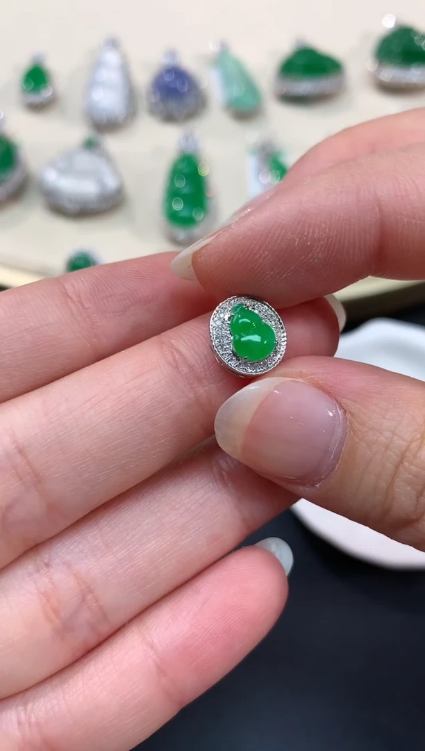 【闪购商品】翡翠吊坠(不含链)18K金镶嵌葫芦A19|2800