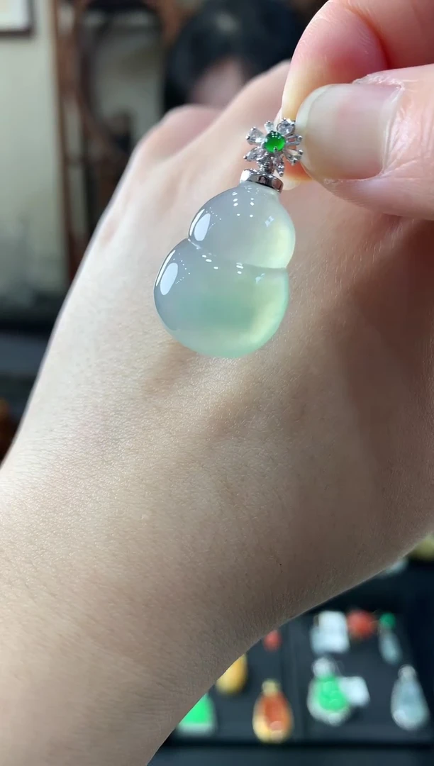 【闪购商品】翡翠吊坠(不含链)18K金镶嵌挂件