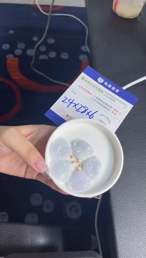 18K金镶嵌挂件翡翠佛公多样性发其一CP配绳9