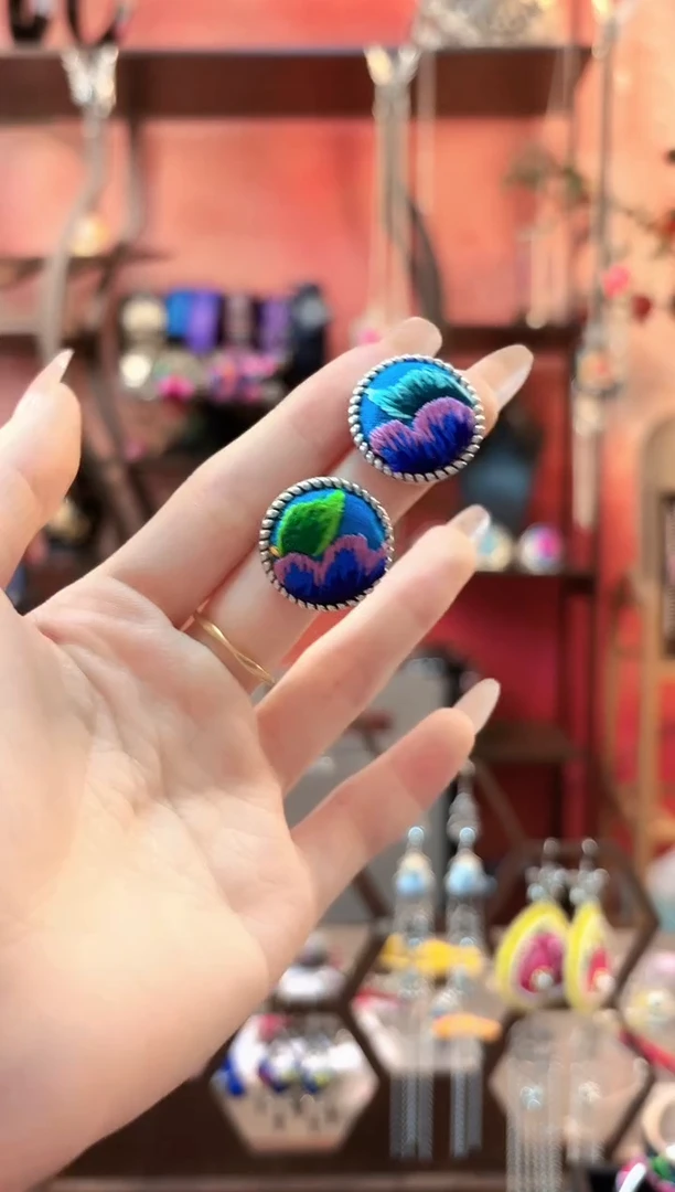 织绣云织谣民族风精美饰品   202